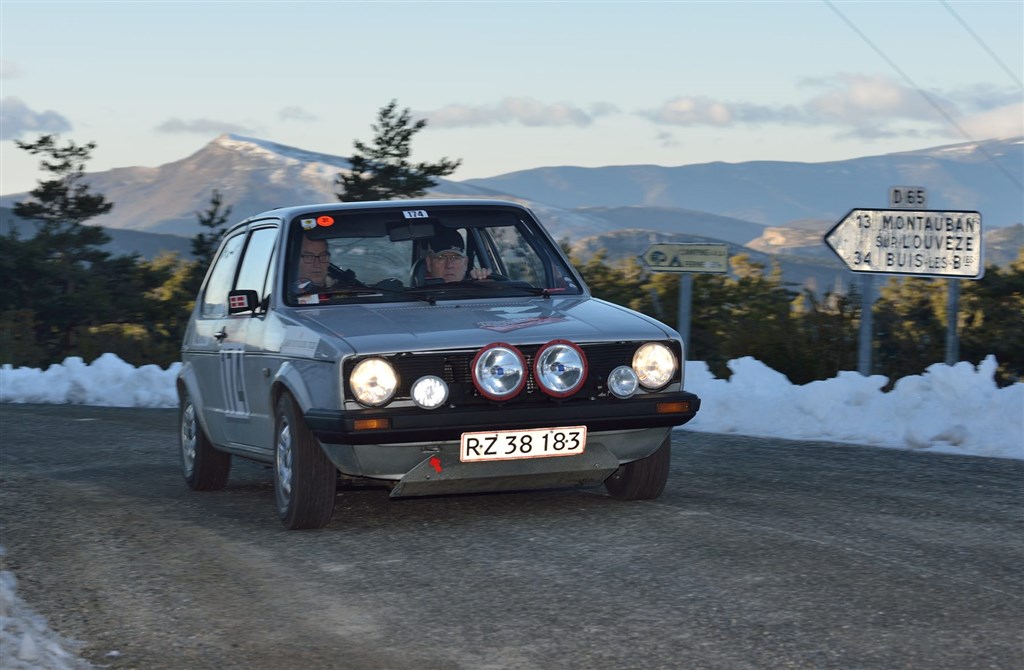 Lars Bækkelund og Arne Pagh ser frem til De lange knives nat, hvor de har chance for at køre deres VW Golf GTI frem til en bedre placering.
(Foto: Michael Eisenberg, Intercom)